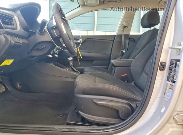 3KPA24AD3NE439151 2022 KIA RIO Silver Vista interior delantera