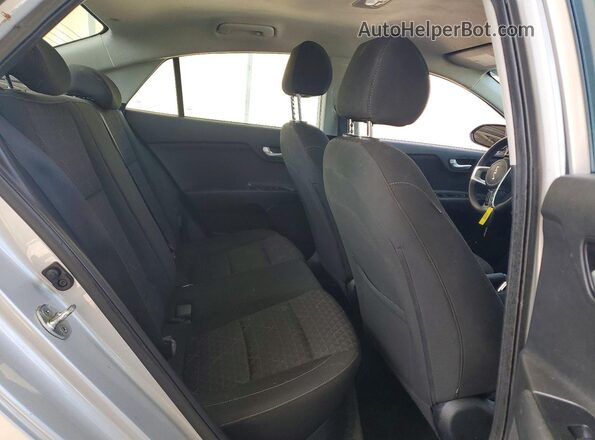 3KPA24AD3NE439151 2022 KIA RIO Silver Vista de los asientos traseros