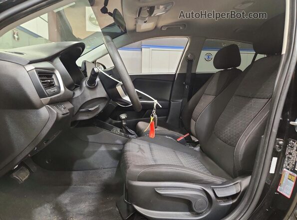 3KPA24AD4ME400793 2021 KIA RIO Черный Вид салона спереди