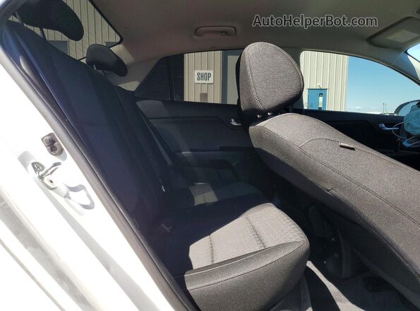 3KPA24AD4ME425354 2021 KIA RIO White უკანა სავარძლების ხედი