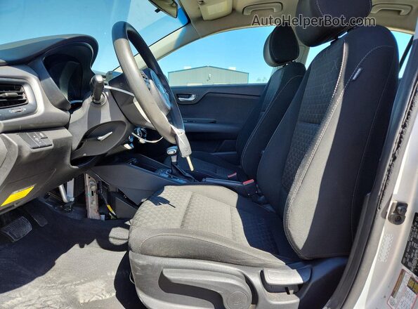 3KPA24AD5LE284308 2020 KIA RIO Silver Front interior view