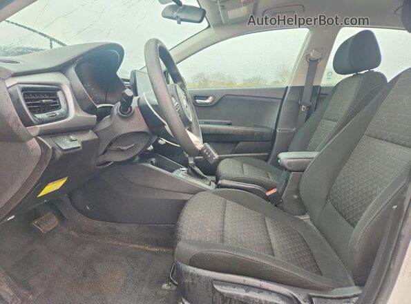 3KPA24AD5ME370932 2021 KIA RIO White წინა სალონის ხედი