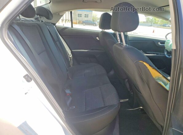 3KPA24AD6NE478963 2022 KIA RIO White Rear seats view