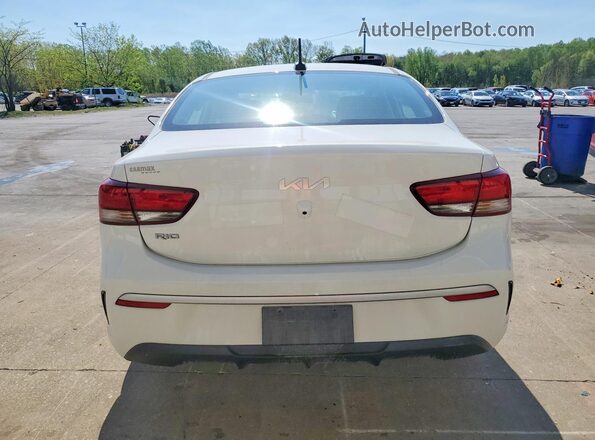 3KPA24AD6NE478963 2022 KIA RIO White Rear view