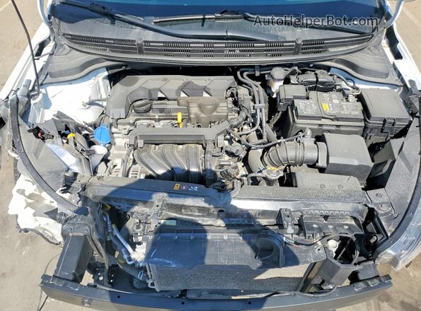 3KPA24AD6NE478963 2022 KIA RIO White Rear interior view