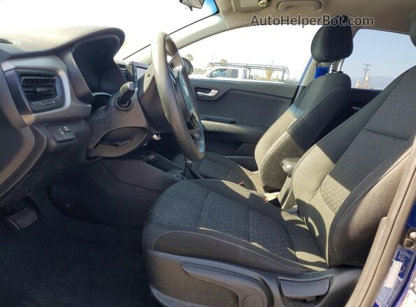 3KPA24AD7LE359946 2020 KIA RIO Синий Вид салона спереди