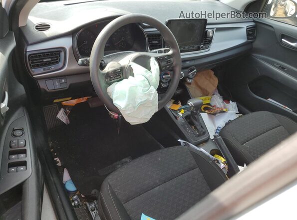 3KPA24AD7NE433773 2022 KIA RIO White Widok deski rozdzielczej