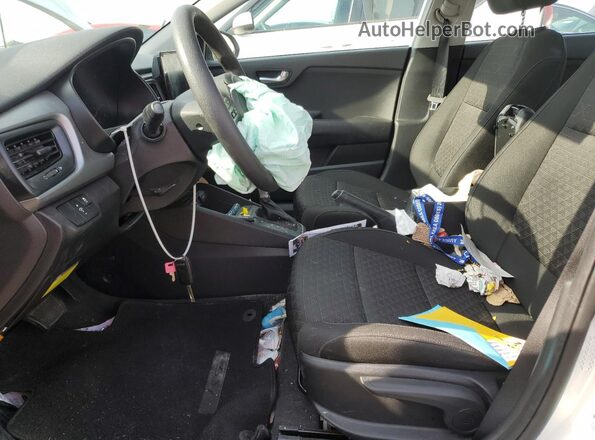 3KPA24AD7NE433773 2022 KIA RIO White Widok wnętrza z przodu