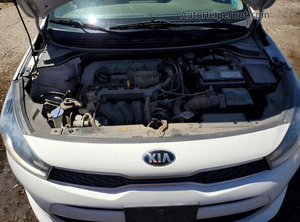 3KPA24AD8LE295836 2020 KIA RIO White Rear interior view
