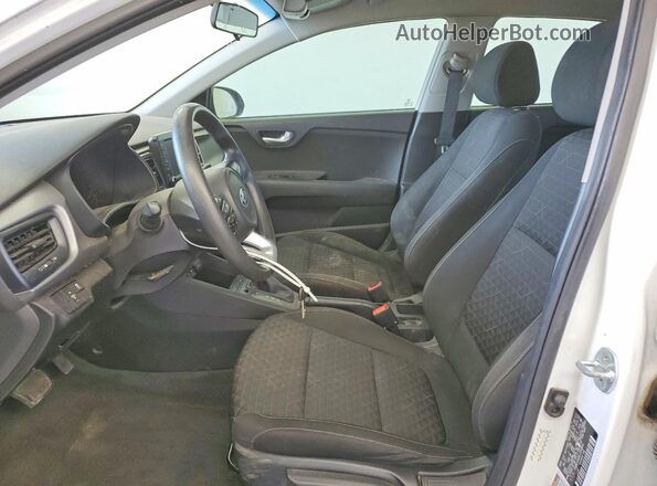 3KPA24AD8LE334943 2020 KIA RIO Белый Вид салона спереди