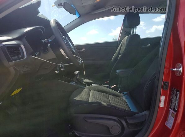 3KPA24AD8LE358479 2020 KIA RIO Красный Вид салона спереди