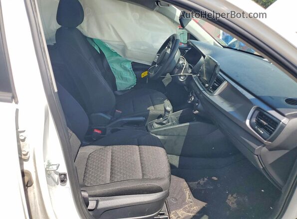 3KPA24AD8PE599111 2023 KIA RIO White Вид салону спереду