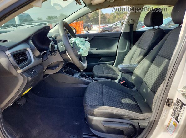 3KPA24ADXLE273997 2020 KIA RIO Silver Սալոնի դիմացի տեսք