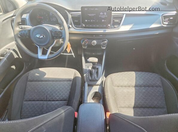 3KPA24ADXME382820 2021 KIA RIO Silver Widok deski rozdzielczej