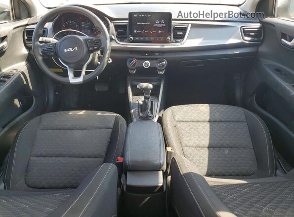 3KPA24ADXPE602185 2023 KIA RIO Серый Вид панели приборов
