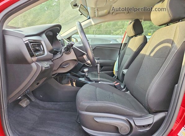 3KPA35AB4JE049929 2018 KIA RIO Красный Вид салона спереди
