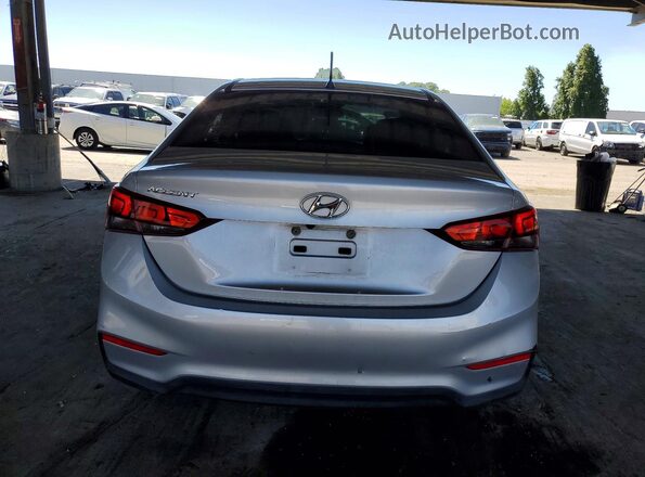 3KPC24A36JE015313 2018 HYUNDAI ACCENT Silver Вид ззаду