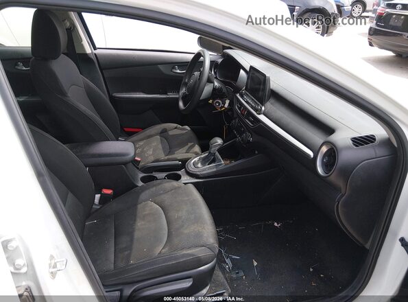 3KPF24AD0KE051697 2019 KIA FORTE Белый Вид салона спереди