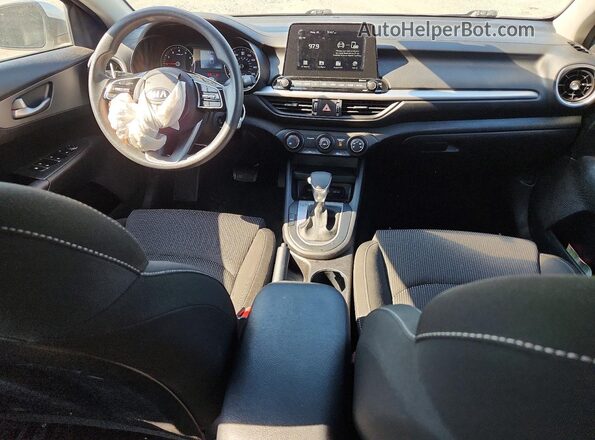 3KPF24AD0LE193453 2020 KIA FORTE Silver Widok deski rozdzielczej