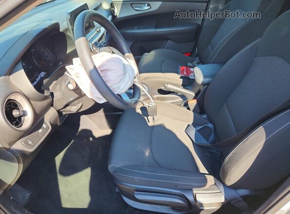 3KPF24AD0LE193453 2020 KIA FORTE Silver Widok wnętrza z przodu