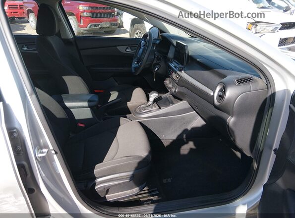 3KPF24AD0ME280657 2021 KIA FORTE Silver Widok wnętrza z przodu