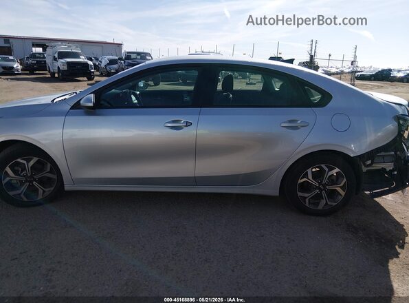 3KPF24AD0ME280657 2021 KIA FORTE Silver Widok wnętrza 360 stopni