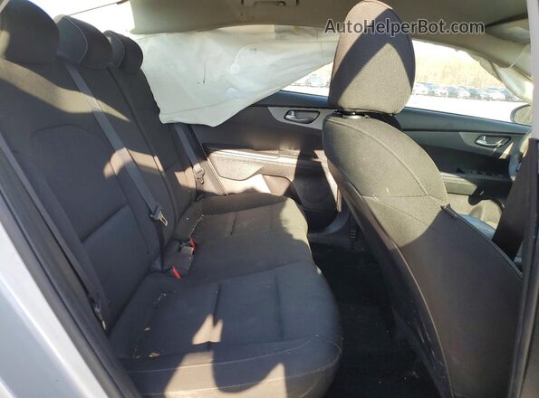 3KPF24AD0ME340548 2021 KIA FORTE Silver Widok tylnych siedzeń