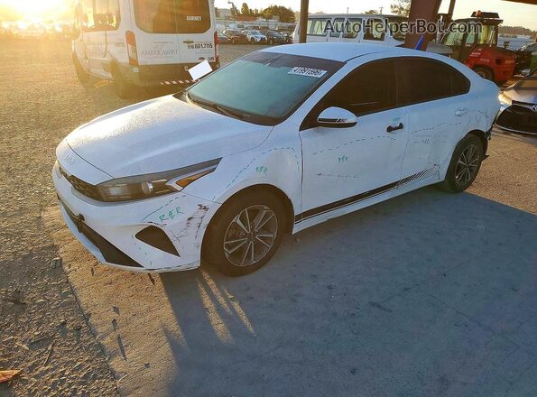 3KPF24AD0NE451764 2022 KIA FORTE Белый Передняя левая четверть