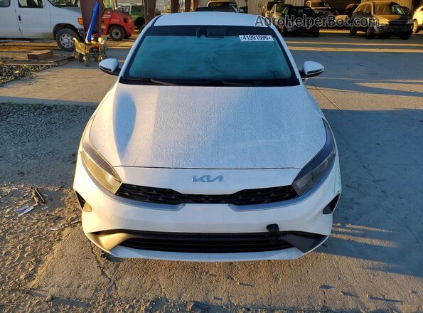 3KPF24AD0NE451764 2022 KIA FORTE Белый Вид спереди