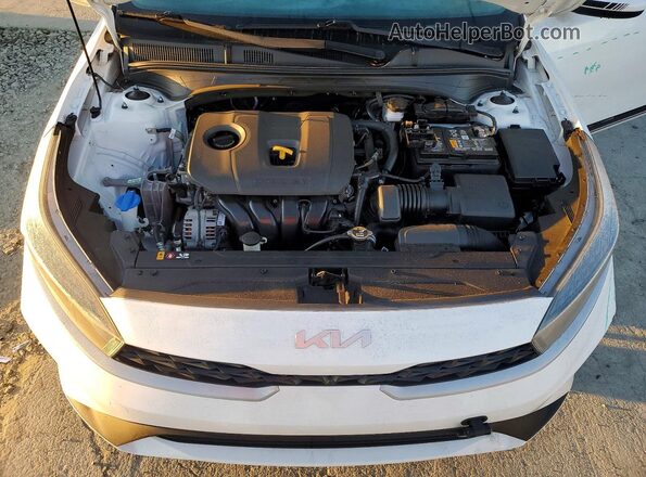 3KPF24AD0NE451764 2022 KIA FORTE Белый Вид задней части салона