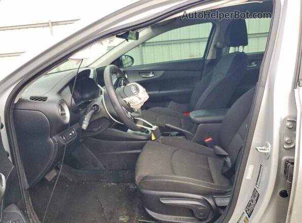 3KPF24AD1LE163250 2020 KIA FORTE Серебряный Вид салона спереди