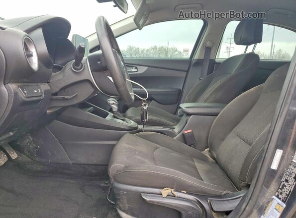 3KPF24AD1LE260416 2020 KIA FORTE Черный Вид салона спереди