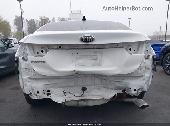 3KPF24AD1ME302911 2021 KIA FORTE White Widok z przodu