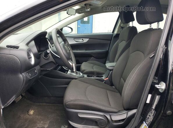 3KPF24AD1PE581328 2023 KIA FORTE Черный Вид салона спереди