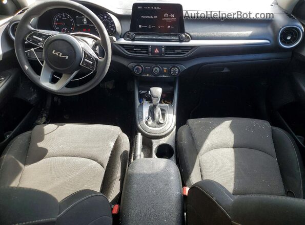 3KPF24AD1RE730548 2024 KIA FORTE Blue Vista del salpicadero