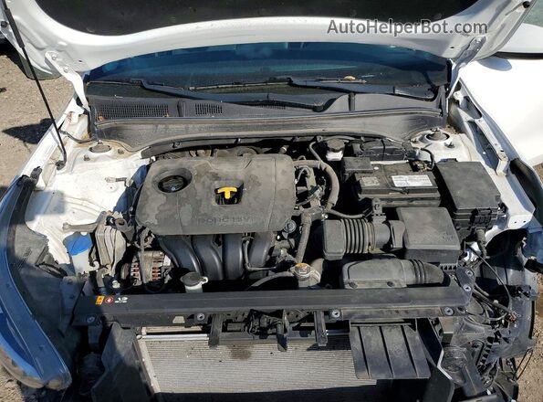 3KPF24AD2LE214626 2020 KIA FORTE White Widok wnętrza z tyłu