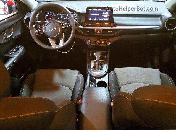 3KPF24AD2NE464158 2022 KIA FORTE Красный Вид панели приборов
