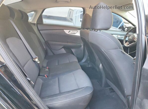 3KPF24AD2PE622405 2023 KIA FORTE Black Widok tylnych siedzeń