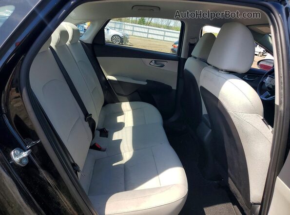 3KPF24AD2PE624154 2023 KIA FORTE Black Vista de los asientos traseros