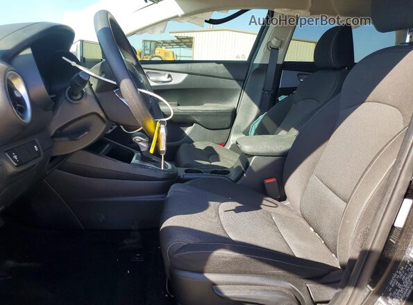 3KPF24AD2RE801529 2024 KIA FORTE Черный Вид салона спереди