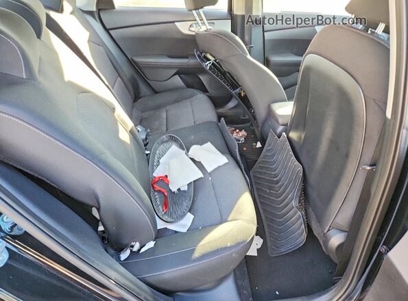 3KPF24AD2RE809940 2024 KIA FORTE Black Vista de los asientos traseros