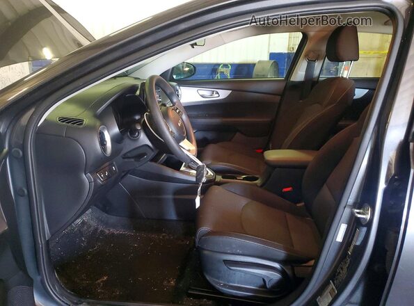 3KPF24AD2RE828004 2024 KIA FORTE Серый Вид салона спереди