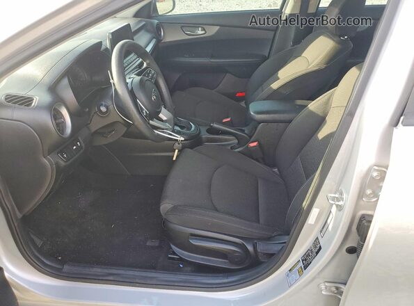 3KPF24AD3KE044789 2019 KIA FORTE Серебряный Вид салона спереди