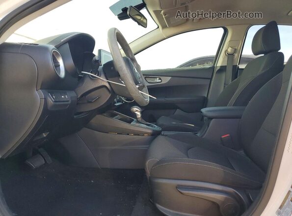 3KPF24AD3KE082555 2019 KIA FORTE Белый Вид салона спереди