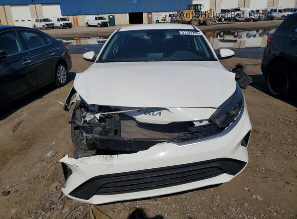 3KPF24AD3PE607024 2023 KIA FORTE Белый Вид спереди
