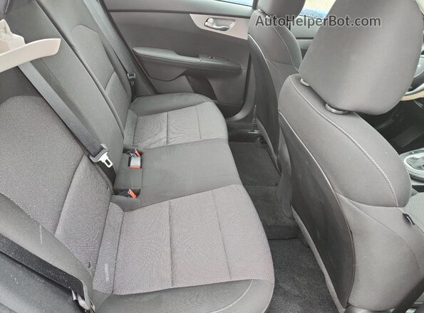 3KPF24AD3PE631467 2023 KIA FORTE Gray Widok tylnych siedzeń