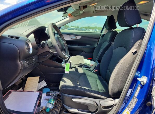 3KPF24AD3RE761817 2024 KIA FORTE Синий Вид салона спереди