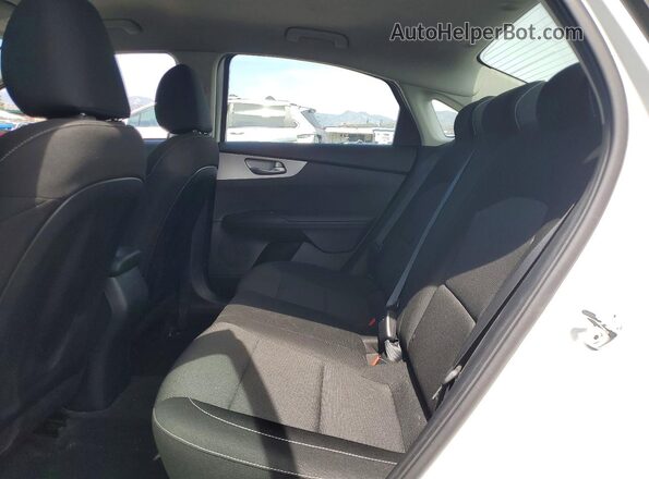 3KPF24AD3RE797328 2024 KIA FORTE Белый Вид задних сидений