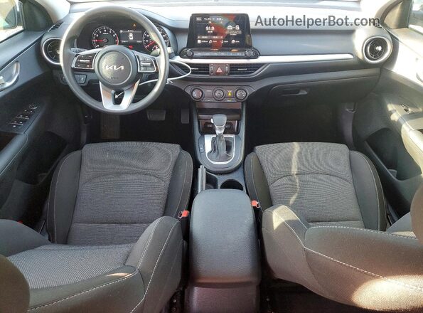 3KPF24AD3RE827735 2024 KIA FORTE Серый Вид панели приборов