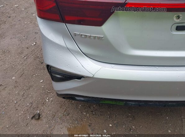 3KPF24AD4LE205832 2020 KIA FORTE Серебряный Вид спереди